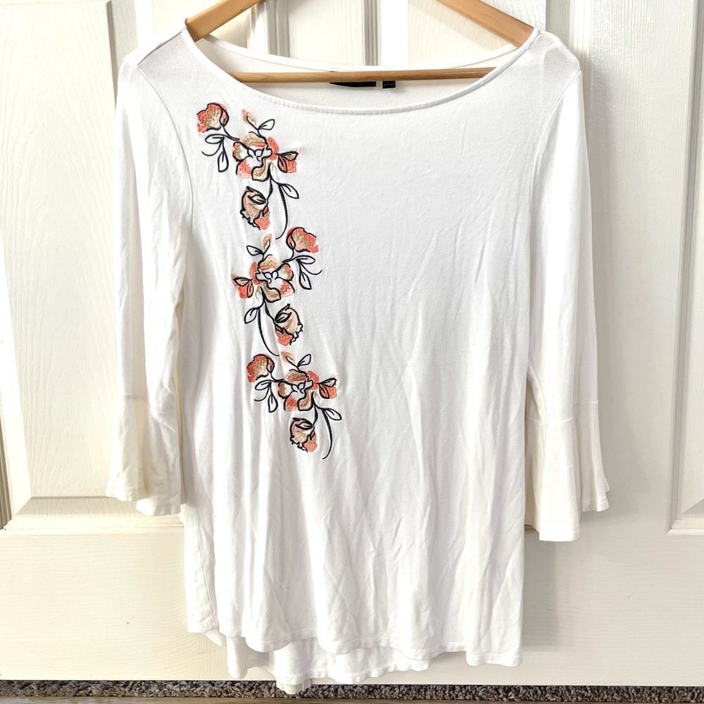 Apt.9 white/cream shirt with embroidered flowers